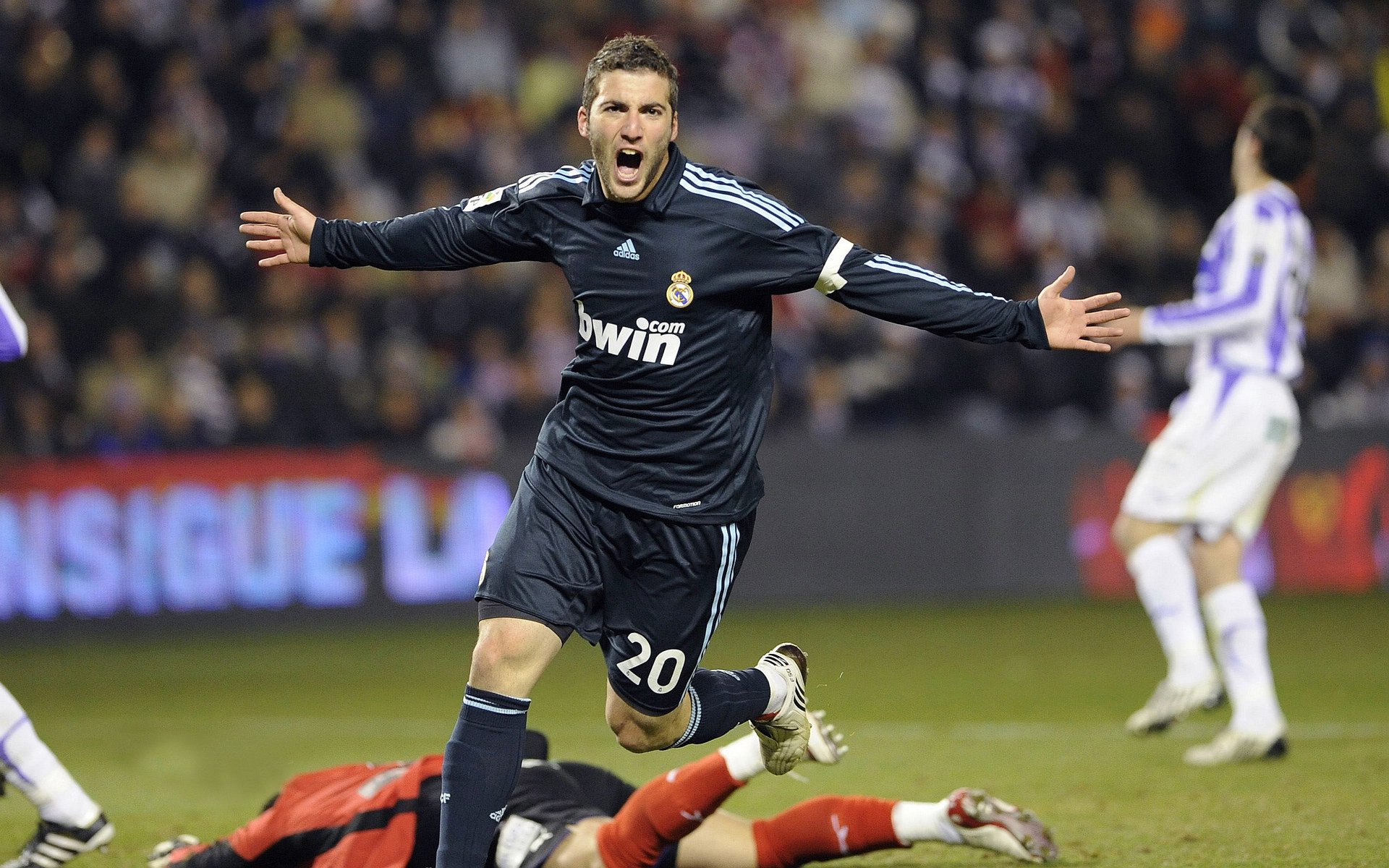 开云体育软件-青少年“运动精神”公益广告片在全国热播,弘扬正能量,运动公益广告的广告词